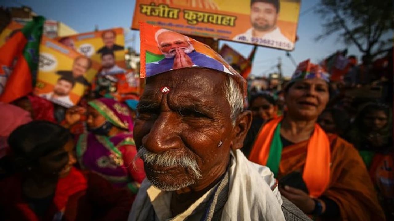 UP Elections Counting Live: জয়ের মাঝেও বিষাদের ছোঁয়া, হেরে গেলেন উপ মুখ্যমন্ত্রী কেশব প্রসাদ মৌর্য UP Elections Counting Live: জয়ের মাঝেও বিষাদের ছোঁয়া, হেরে গেলেন উপ মুখ্যমন্ত্রী কেশব প্রসাদ মৌর্য