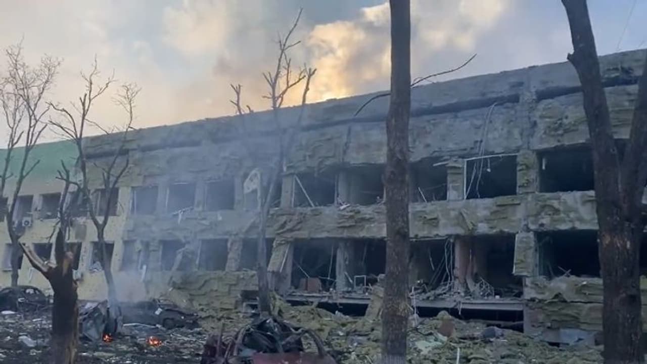 রুশ সেনার ধ্বংসলীলা, যুদ্ধের ১৫দিনে বিমান হানা ইউক্রেনের শিশু হাসপাতালে রুশ সেনার ধ্বংসলীলা, যুদ্ধের ১৫দিনে বিমান হানা ইউক্রেনের শিশু হাসপাতালে