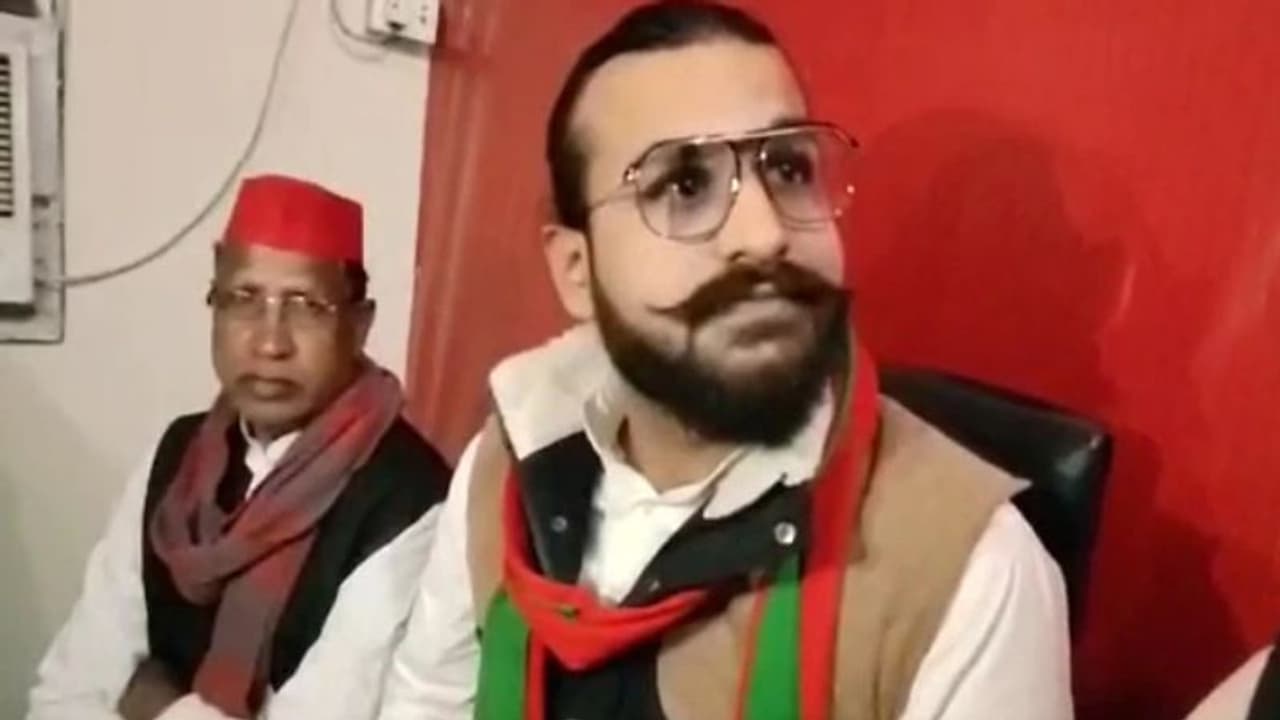 मुख्तार के बेटे अब्बास की तलाश में लखनऊ समेत कई जगहों पर ताबड़तोड़ छापेमारी जारी मुख्तार के बेटे अब्बास की तलाश में लखनऊ समेत कई जगहों पर ताबड़तोड़ छापेमारी जारी