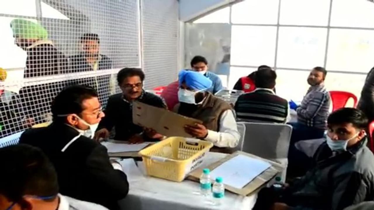 Counting Big update : यूपी में योगी आगे, पंजाब में सिद्धू और चन्नी दोनों हारे, आप की झाड़ू से कांग्रेस का सफाया Counting Big update : यूपी में योगी आगे, पंजाब में सिद्धू और चन्नी दोनों हारे, आप की झाड़ू से कांग्रेस का सफाया