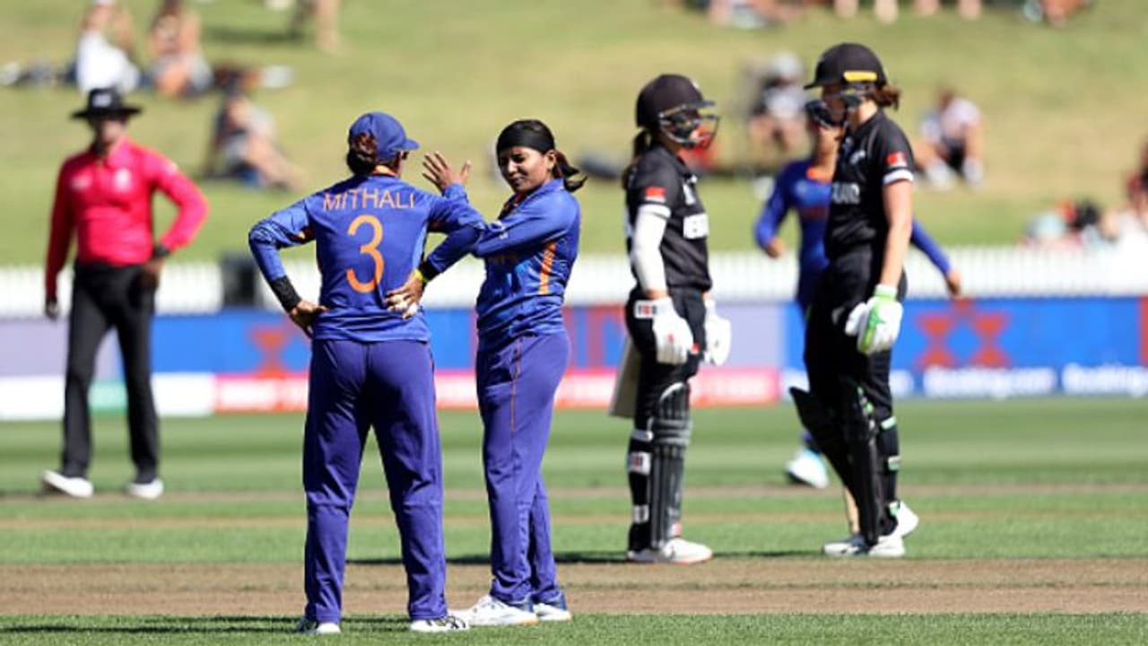 পুজা রাজেশ্বরীর দুরন্ত বোলিং, ভারতকে ২৬১ রানের টার্গেট দিল নিউজল্যান্ড