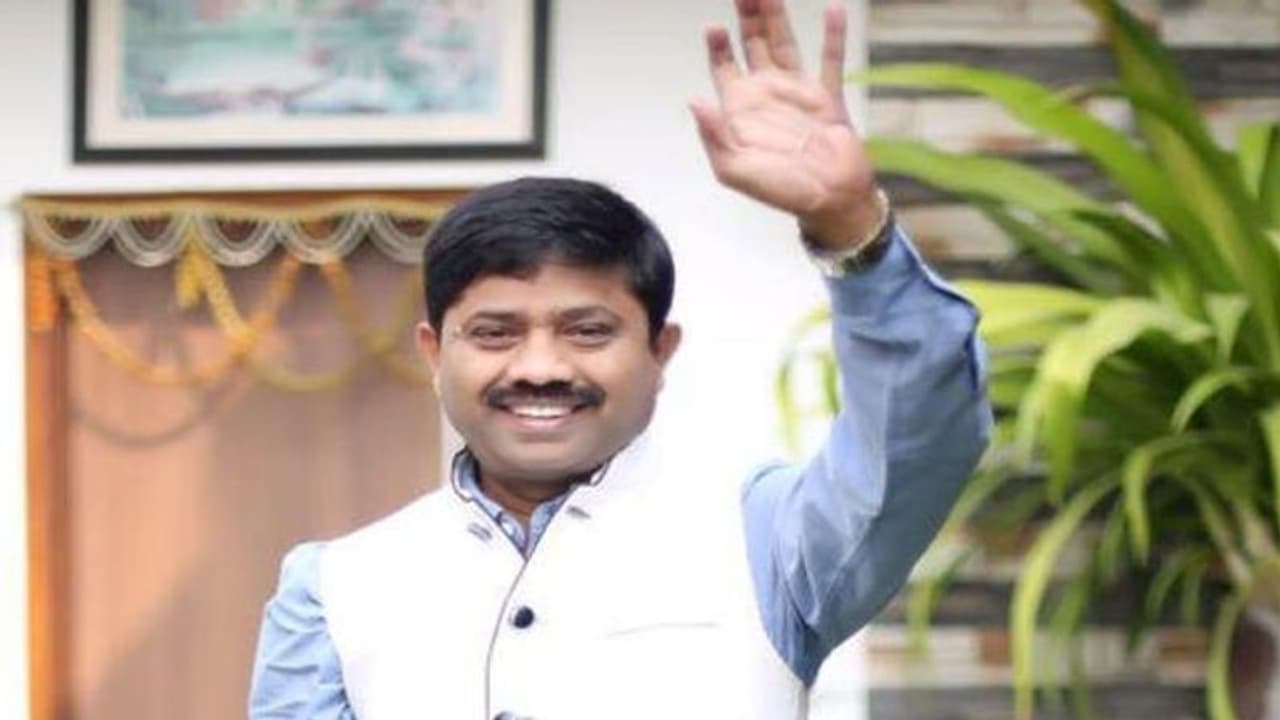 इलाहाबाद दक्षिण सीट रिजल्ट अपडेट 2022: कभी अनाज मंडी में काम करता था ये नेता, अब प्रदेश का सबसे अमीर विधायक इलाहाबाद दक्षिण सीट रिजल्ट अपडेट 2022: कभी अनाज मंडी में काम करता था ये नेता, अब प्रदेश का सबसे अमीर विधायक