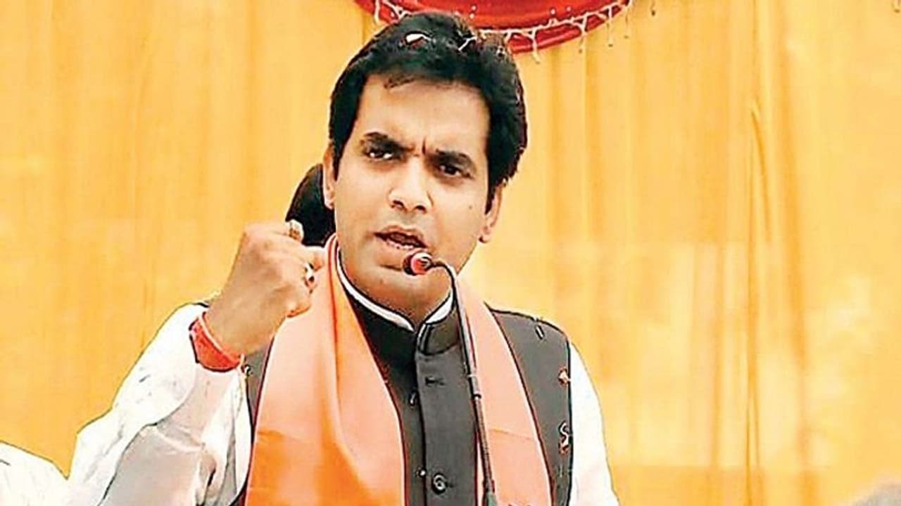 नोएडा सीट रिजल्ट: बंपर वोटों से जीते रक्षामंत्री राजनाथ सिंह के बेटे पंकज सिंह, बनाया रिकॉर्ड नोएडा सीट रिजल्ट: बंपर वोटों से जीते रक्षामंत्री राजनाथ सिंह के बेटे पंकज सिंह, बनाया रिकॉर्ड