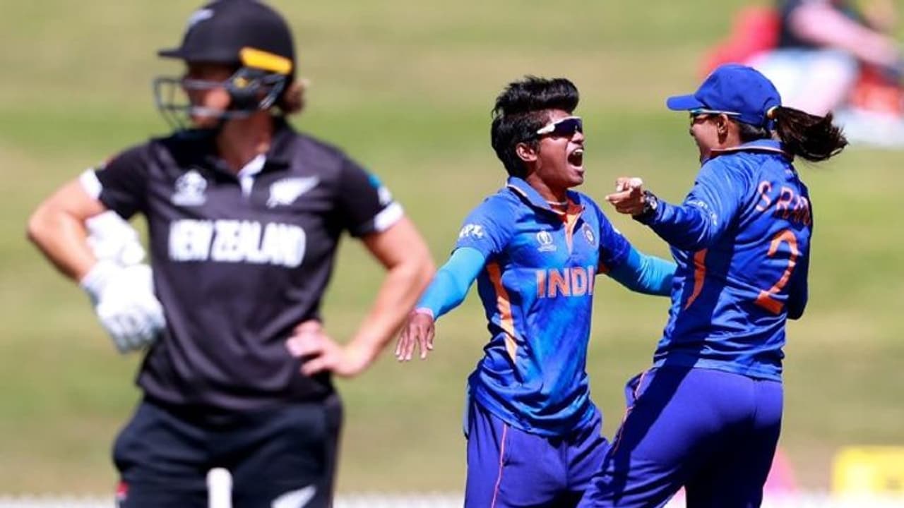 రూ.15 లక్షలు పెట్టి తండ్రికి కారు కొనిచ్చిన పూజా వస్త్రాకర్... డబ్బులు వేస్ట్ చేస్తున్నావంటూ తిట్టి... రూ.15 లక్షలు పెట్టి తండ్రికి కారు కొనిచ్చిన పూజా వస్త్రాకర్... డబ్బులు వేస్ట్ చేస్తున్నావంటూ తిట్టి...