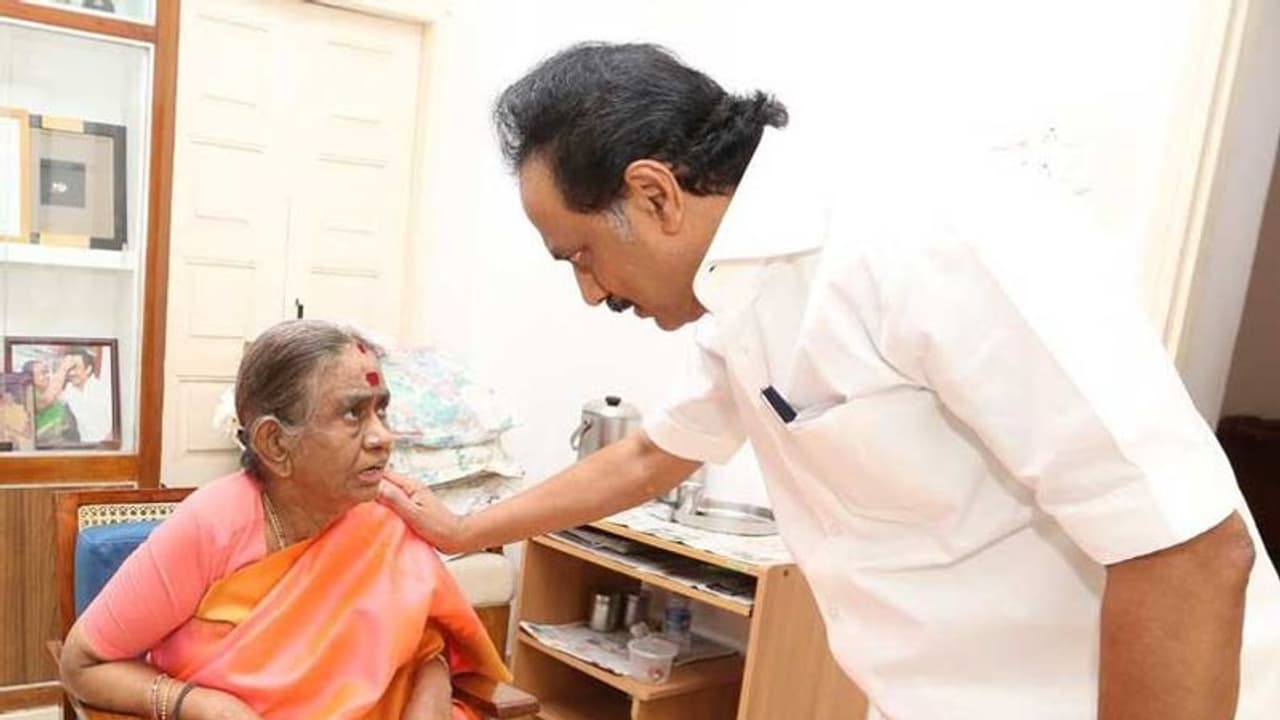 தயாளு அம்மாளுக்கு திடீர் உடல்நலக்குறைவு.. மருத்துவமனையில் தீவிர சிகிச்சை என தகவல்.. தயாளு அம்மாளுக்கு திடீர் உடல்நலக்குறைவு.. மருத்துவமனையில் தீவிர சிகிச்சை என தகவல்..