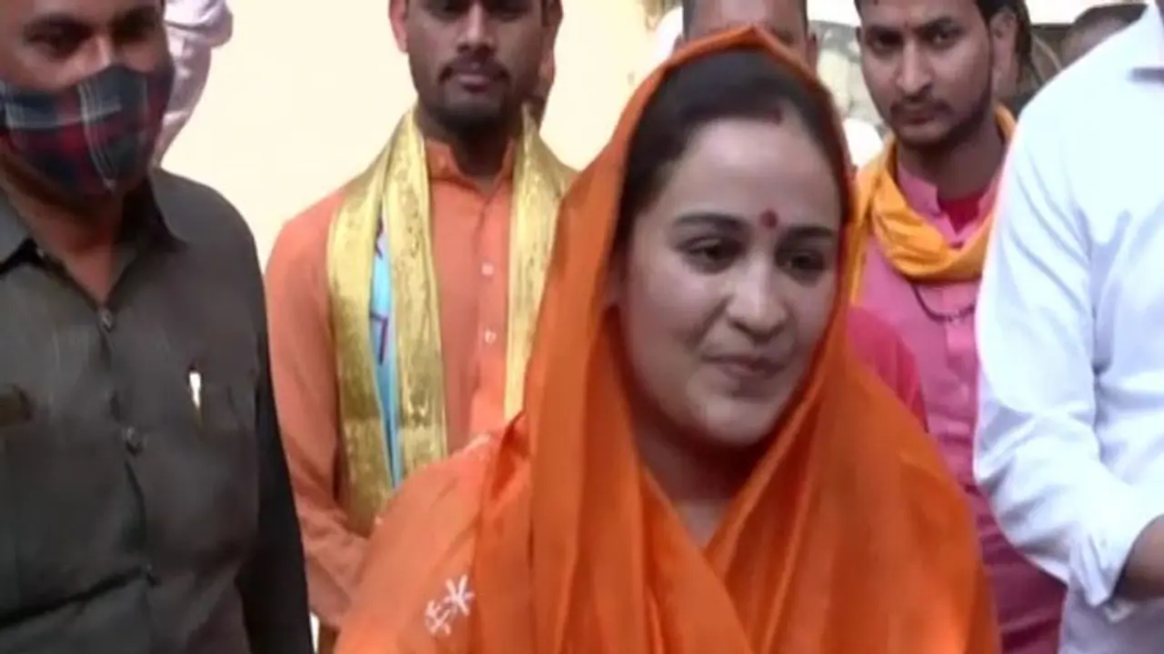 'ಹಿಂದೂ, ಮುಸ್ಲಿಂ, ಸಿಖ್, ಕ್ರಿಶ್ಚಿಯನ್ ಎಲ್ಲರೂ ಬಿಜೆಪಿಗರೇ', ಮುಲಾಯಂ ಸೊಸೆ ಅಪರ್ಣಾ ಘೋಷಣೆ!