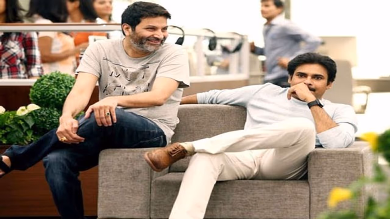 Pawan Trivikram Movie: పవన్ కళ్యాణ్ కోసం మాటల మాంత్రికుడి మరో ప్లాన్. ఏం చేస్తున్నాడంటే..? Pawan Trivikram Movie: పవన్ కళ్యాణ్ కోసం మాటల మాంత్రికుడి మరో ప్లాన్. ఏం చేస్తున్నాడంటే..?