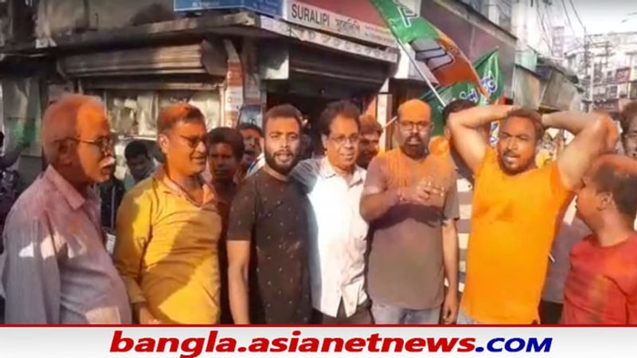 ৪ রাজ্যে বড় মার্জিনে ক্ষমতা দখল করেছে বিজেপি, গেরুয়া আবিরেই বঙ্গে বিজয়োল্লাসে মাতলেন পদ্ম সমর্থকেরা