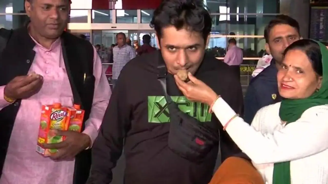 ऑपरेशन गंगा: युद्धग्रस्त सुमी से सुरक्षित अपने वतन पहुंचे 242 भारतीय नागरिक, खुशी से छलक पड़े आंसू ऑपरेशन गंगा: युद्धग्रस्त सुमी से सुरक्षित अपने वतन पहुंचे 242 भारतीय नागरिक, खुशी से छलक पड़े आंसू