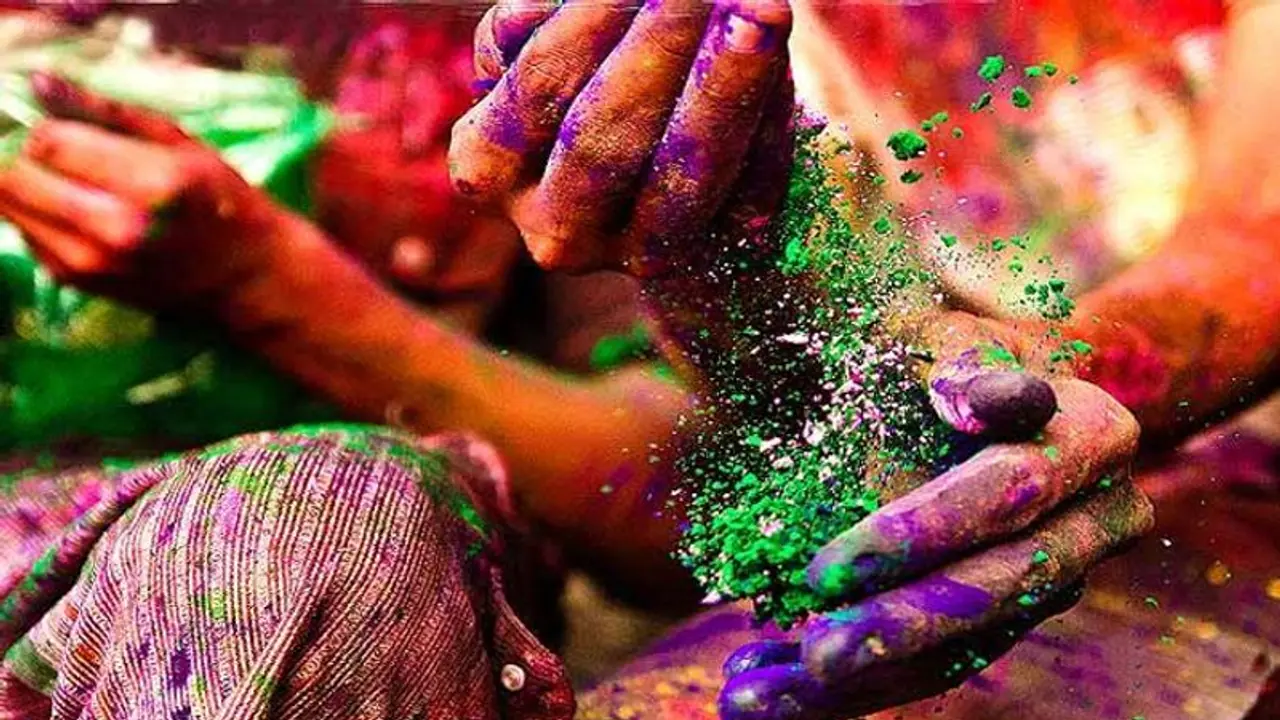 Holi 2022: ಬಣ್ಣದ ಜೊತೆ ಹಣ ಮನೆಗೆ ಬರ್ಬೇಕೆಂದ್ರೆ ಹೋಳಿ ದಿನ ಮಾಡಿ ಈ ಕೆಲಸ Holi 2022: ಬಣ್ಣದ ಜೊತೆ ಹಣ ಮನೆಗೆ ಬರ್ಬೇಕೆಂದ್ರೆ ಹೋಳಿ ದಿನ ಮಾಡಿ ಈ ಕೆಲಸ