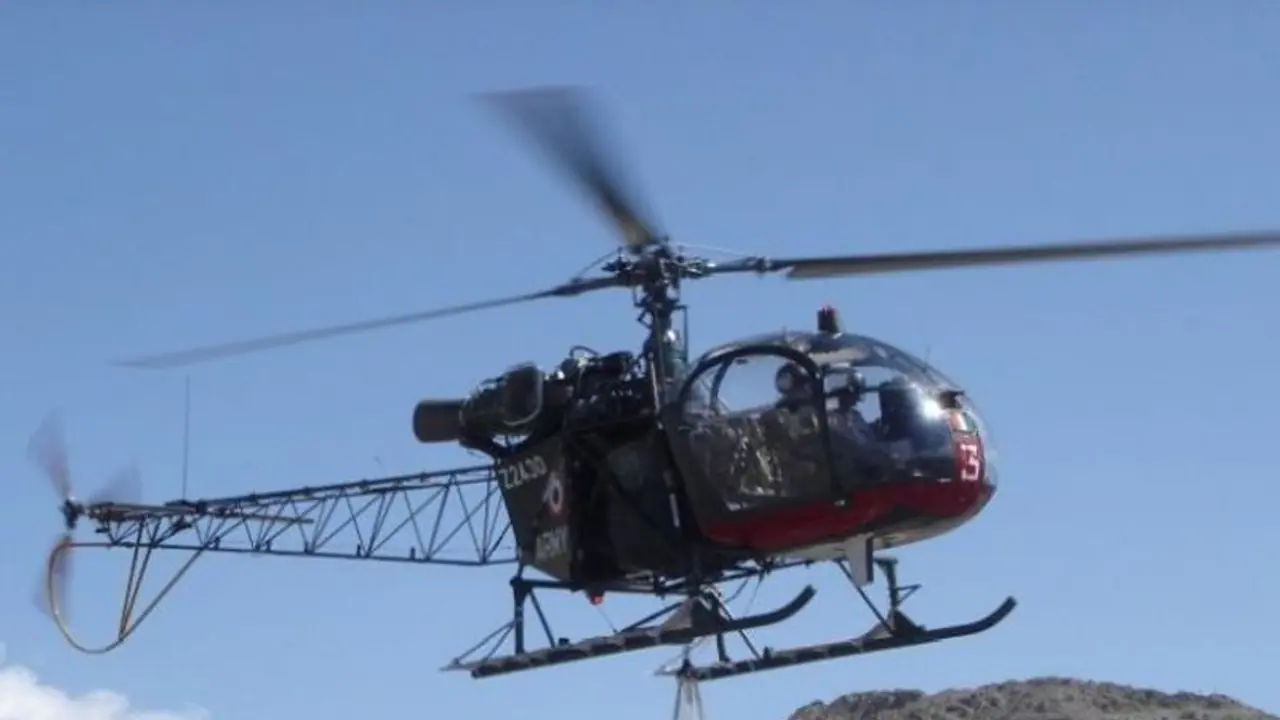 Army Chopper Crash ಇಂಡೋ ಪಾಕ್ ಗಡಿ ಬಳಿ ಭಾರತೀಯ ಸೇನಾ ಹೆಲಿಕಾಪ್ಟರ್ ಪತನ, ಪೈಲೆಟ್ ಸಾವು! Army Chopper Crash ಇಂಡೋ ಪಾಕ್ ಗಡಿ ಬಳಿ ಭಾರತೀಯ ಸೇನಾ ಹೆಲಿಕಾಪ್ಟರ್ ಪತನ, ಪೈಲೆಟ್ ಸಾವು!