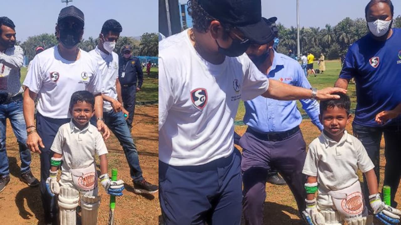 అచ్చం మాస్టర్ బ్లాస్టర్ బ్యాటింగ్ స్టైలే.. ఐదేండ్ల బుడ్డోడి కోరిక నెరవేర్చిన సచిన్.. బోనస్ గా టిప్స్ అచ్చం మాస్టర్ బ్లాస్టర్ బ్యాటింగ్ స్టైలే.. ఐదేండ్ల బుడ్డోడి కోరిక నెరవేర్చిన సచిన్.. బోనస్ గా టిప్స్