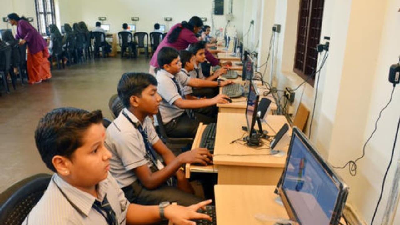കൈറ്റിന്റെ ഇ ലാംഗ്വേജ് ലാബുകള് എല്ലാ ഭാഷകളിലും സജ്ജമാക്കും: പൊതുവിദ്യാഭ്യാസ വകുപ്പ് മന്ത്രി കൈറ്റിന്റെ ഇ ലാംഗ്വേജ് ലാബുകള് എല്ലാ ഭാഷകളിലും സജ്ജമാക്കും: പൊതുവിദ്യാഭ്യാസ വകുപ്പ് മന്ത്രി