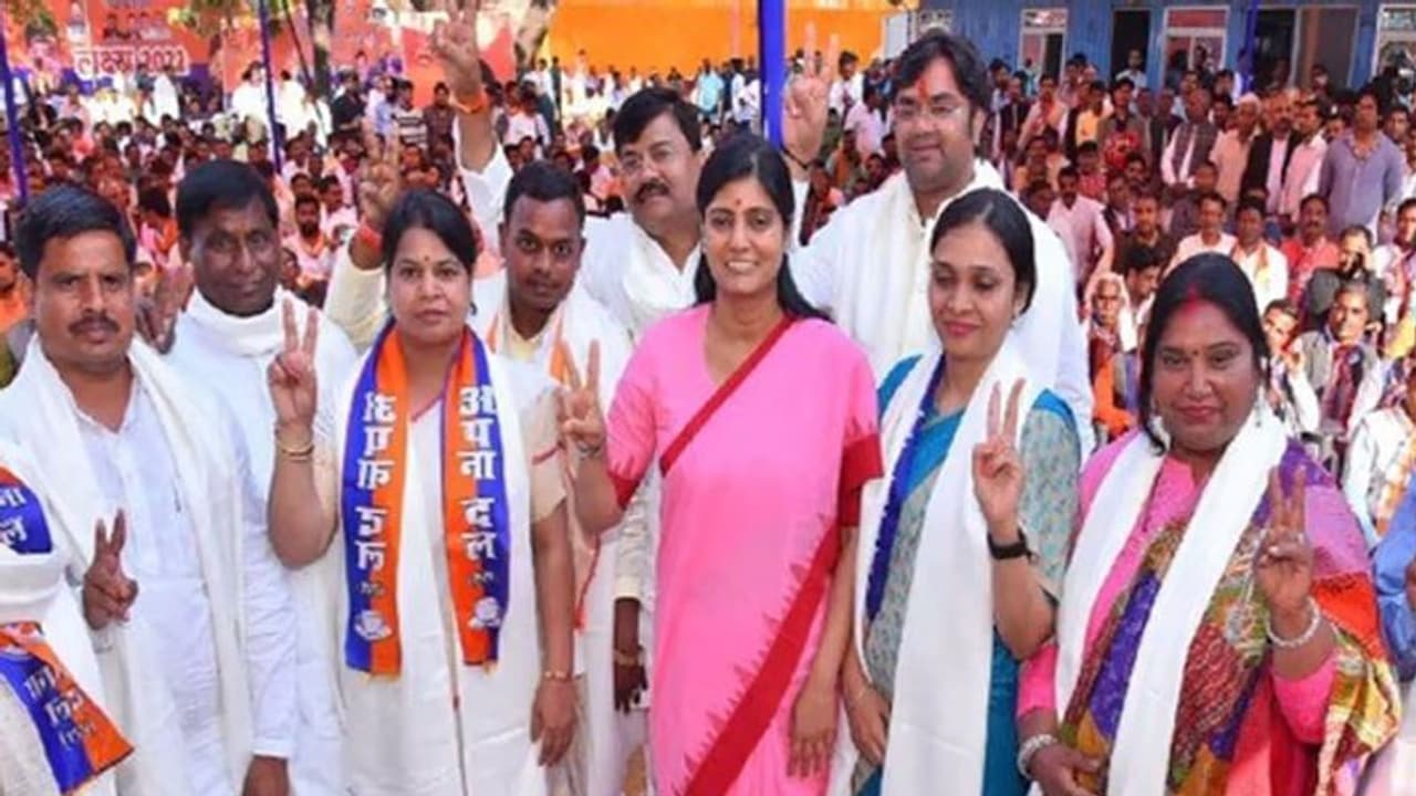 अनुप्रिया पटेल ने नव निर्वाचित विधायकों को दिया एकजुटता का संदेश, कहा बिना भेदभाव करें जनता की सेवा अनुप्रिया पटेल ने नव निर्वाचित विधायकों को दिया एकजुटता का संदेश, कहा बिना भेदभाव करें जनता की सेवा