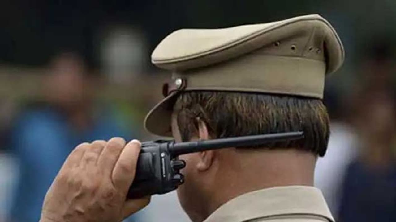 बिहार पुलिस का बड़ा फैसला: अब ट्रांसजेंडर भी बनेंगे पुलिसवाले, दारोगा और कांस्टेबल पोस्ट में होगी भर्ती बिहार पुलिस का बड़ा फैसला: अब ट्रांसजेंडर भी बनेंगे पुलिसवाले, दारोगा और कांस्टेबल पोस्ट में होगी भर्ती