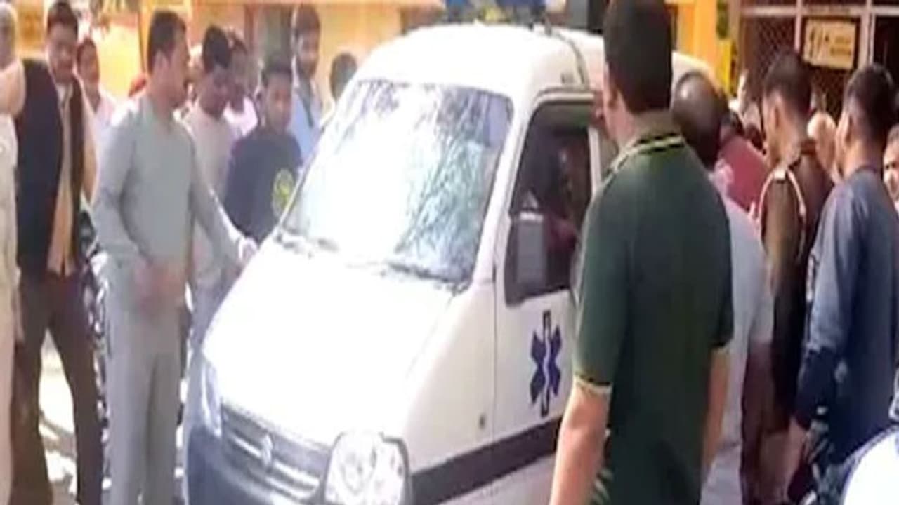 बुलंदशहर में बदमाशों ने व्यापारी पर बरसाई ताबड़तोड़ गोलियों, मौत बुलंदशहर में बदमाशों ने व्यापारी पर बरसाई ताबड़तोड़ गोलियों, मौत