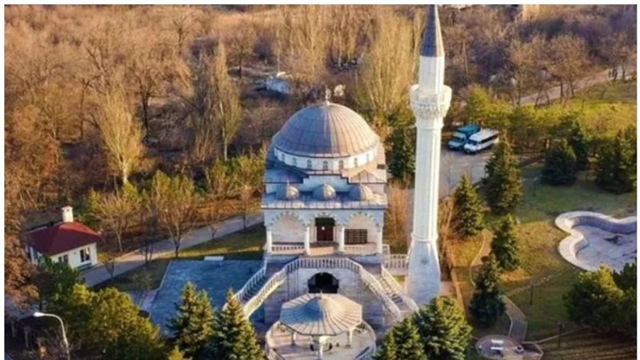 മുസ്ലിം പള്ളിക്ക് നേരെ റഷ്യന് ഷെല്ലാക്രമണം; അഭയം തേടിയ 80 സിവിലിയന്മാര് കൊല്ലപ്പെട്ടെന്ന് യുക്രൈന് മുസ്ലിം പള്ളിക്ക് നേരെ റഷ്യന് ഷെല്ലാക്രമണം; അഭയം തേടിയ 80 സിവിലിയന്മാര് കൊല്ലപ്പെട്ടെന്ന് യുക്രൈന്