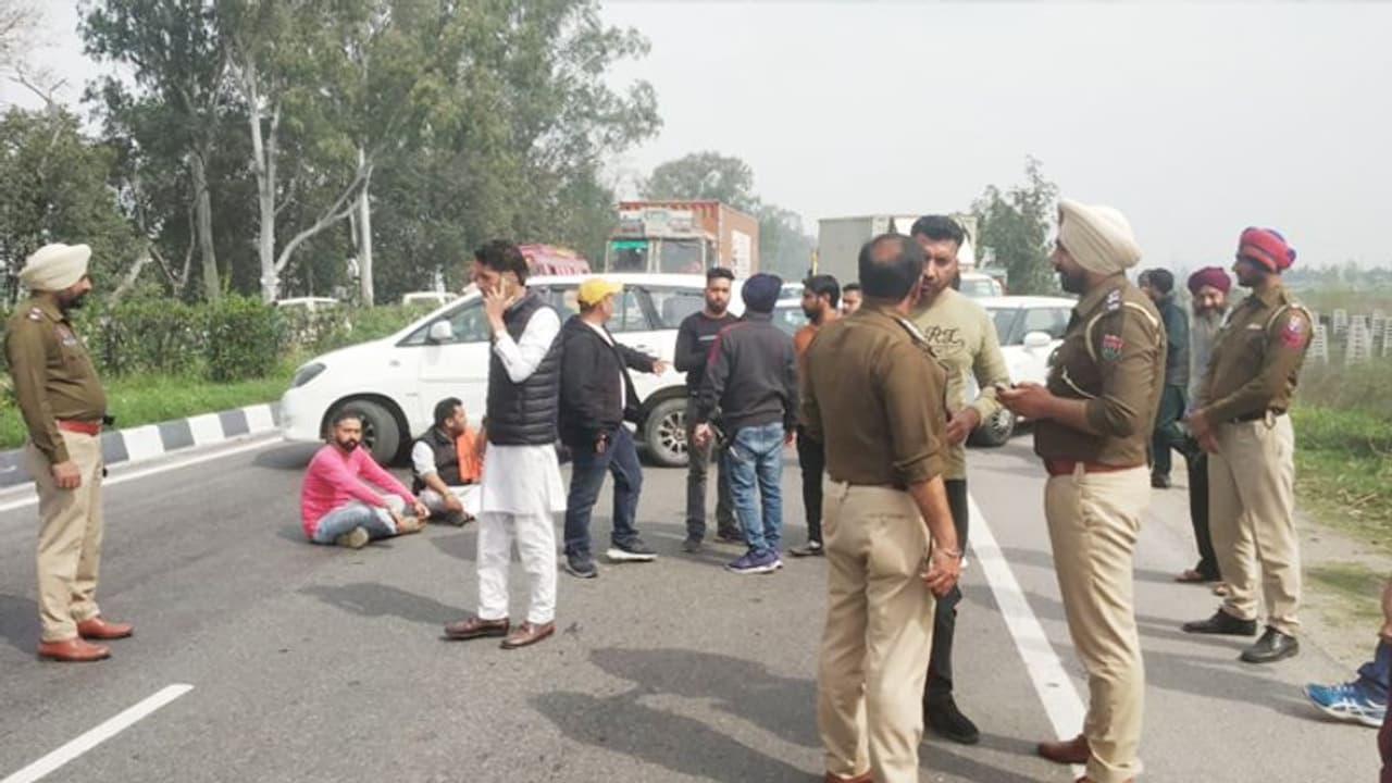 पंजाब में गौ हत्या का बड़ा मामला: 20 गाएं मरी मिलीं, सबके सिर धड़ से अलग, सिर्फ कंकाल दिख रहे थे पंजाब में गौ हत्या का बड़ा मामला: 20 गाएं मरी मिलीं, सबके सिर धड़ से अलग, सिर्फ कंकाल दिख रहे थे