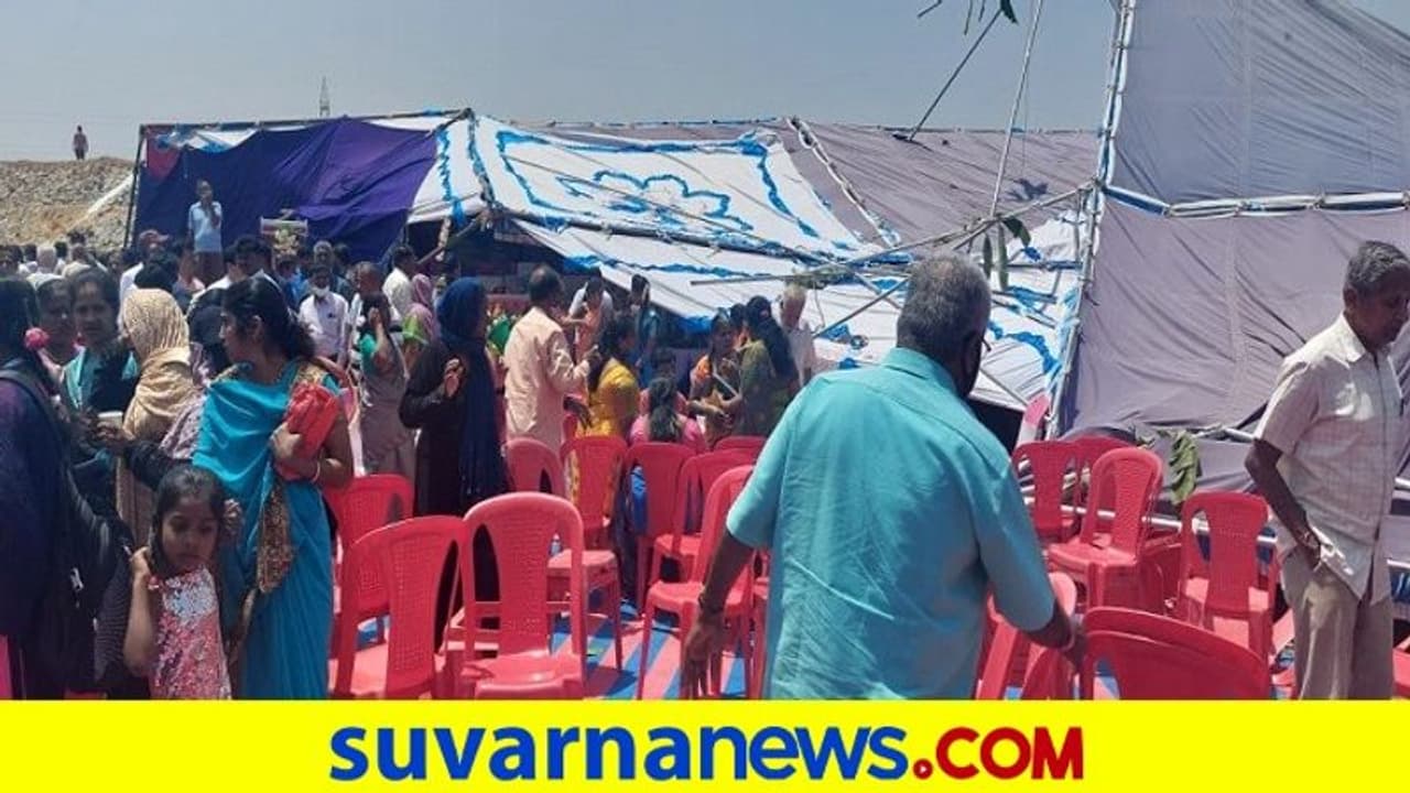 ಕುಸಿದು ಬಿದ್ದ ವೇದಿಕೆ, ಕರ್ನಾಟಕ ಬಿಜೆಪಿ ಶಾಸಕ ಪ್ರಾಣಾಪಾಯದಿಂದ ಪಾರು ಕುಸಿದು ಬಿದ್ದ ವೇದಿಕೆ, ಕರ್ನಾಟಕ ಬಿಜೆಪಿ ಶಾಸಕ ಪ್ರಾಣಾಪಾಯದಿಂದ ಪಾರು