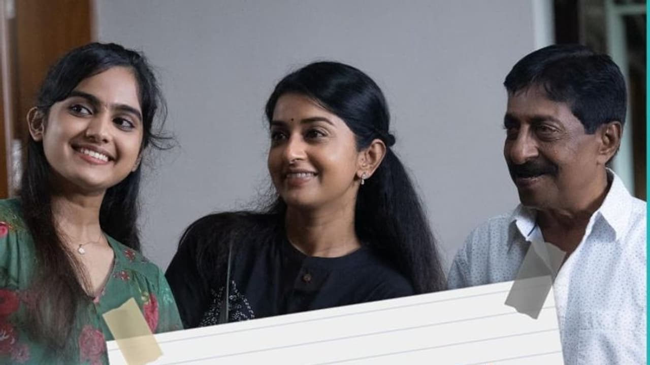 Makal : 'സിനിമേൽ കാണണ പോലെ അത്ര കോമഡിയൊന്നുമല്ലാട്ടോ ശ്രീനിവാസൻ'; 'മകൾ' പോസ്റ്റർ Makal : 'സിനിമേൽ കാണണ പോലെ അത്ര കോമഡിയൊന്നുമല്ലാട്ടോ ശ്രീനിവാസൻ'; 'മകൾ' പോസ്റ്റർ