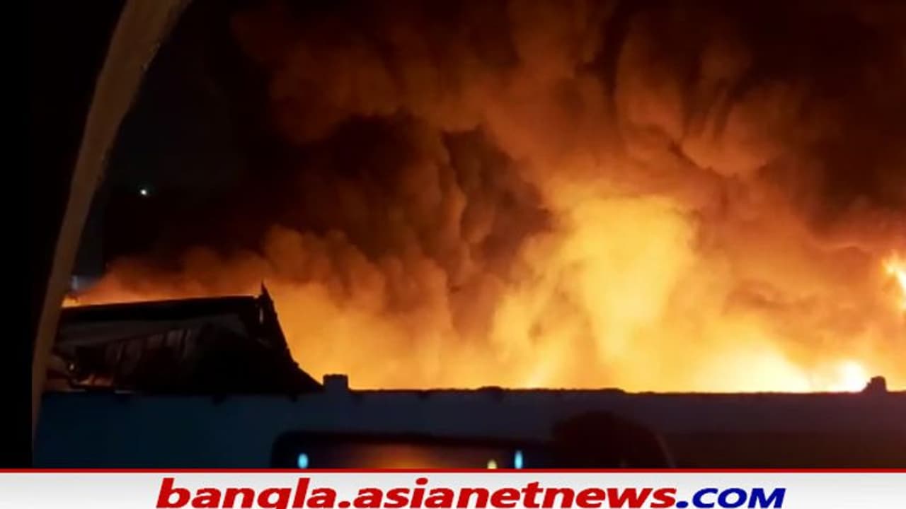 হিন্দু মহিলাকে অপহরণের 'সাজা', মুসলিম সম্প্রদায়ের দুই সদস্যের বাড়িতে আগুন হিন্দু মহিলাকে অপহরণের 'সাজা', মুসলিম সম্প্রদায়ের দুই সদস্যের বাড়িতে আগুন