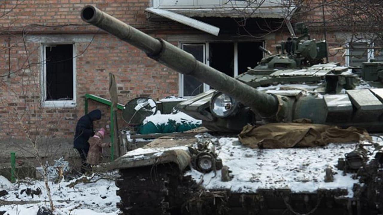 কিয়েভের পর অবরুদ্ধ মারিউপোল, পুতিনকে বৈঠকে বসার প্রস্তাব জেলেনস্কির