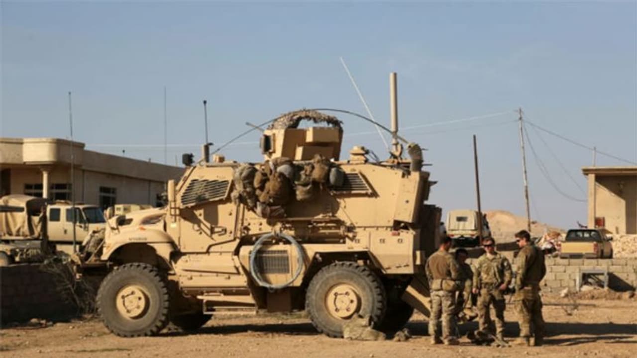 इराक में अमेरिका के मिलिट्री बेस पर हमला, ईरान पर लगा बैलिस्टिक मिसाइलें दागने का आरोप इराक में अमेरिका के मिलिट्री बेस पर हमला, ईरान पर लगा बैलिस्टिक मिसाइलें दागने का आरोप