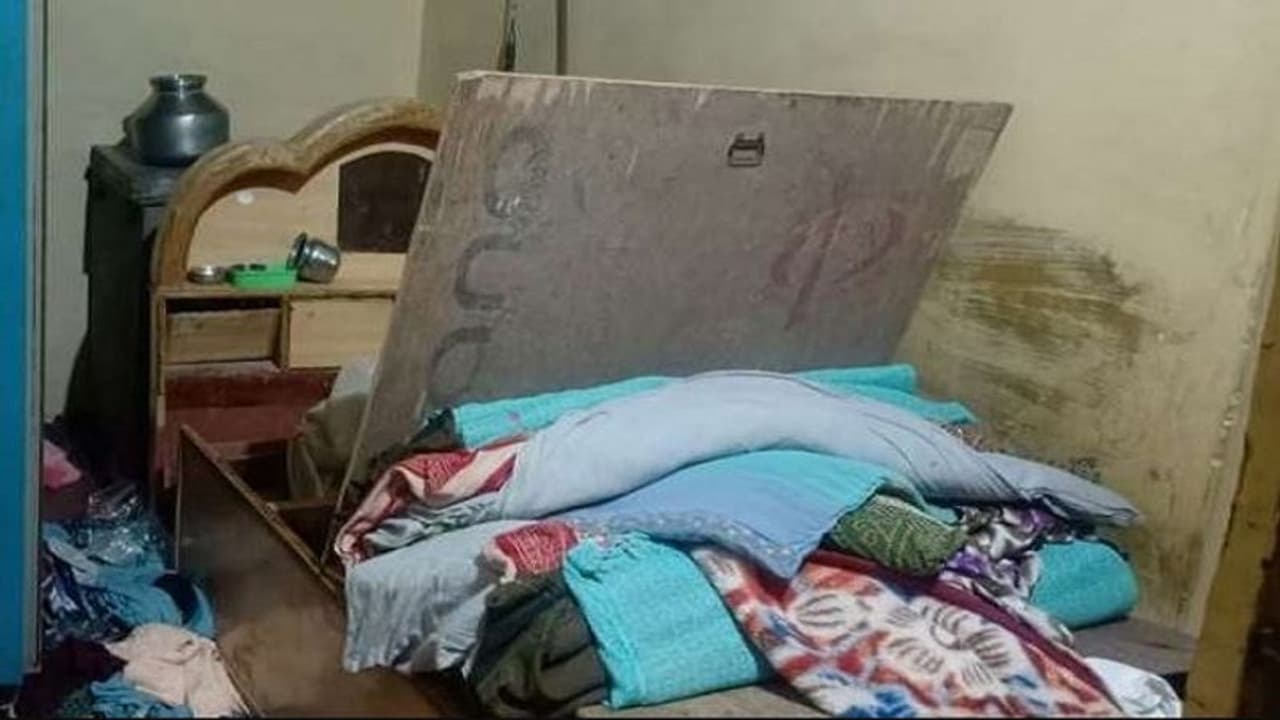 आगरा में दोहरे हत्याकांड की गुत्थी और भी उलझी, लूट के लिए नहीं की गई थी मां और बेटी की हत्या आगरा में दोहरे हत्याकांड की गुत्थी और भी उलझी, लूट के लिए नहीं की गई थी मां और बेटी की हत्या