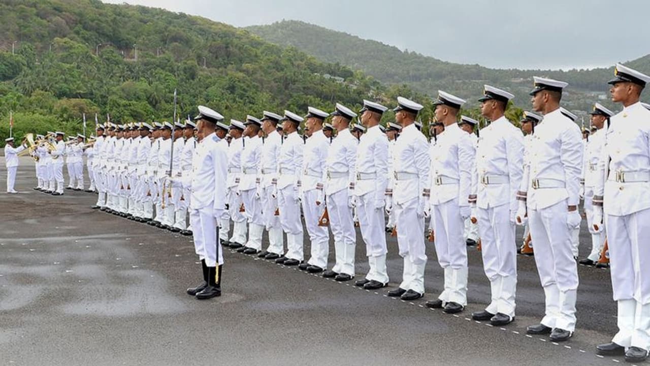 Job Alert: 18 से 25 साल के कैंडिडेट्स के लिए सरकारी नौकरी का मौका, नेवी में निकली 1531 पदों के लिए भर्ती Job Alert: 18 से 25 साल के कैंडिडेट्स के लिए सरकारी नौकरी का मौका, नेवी में निकली 1531 पदों के लिए भर्ती