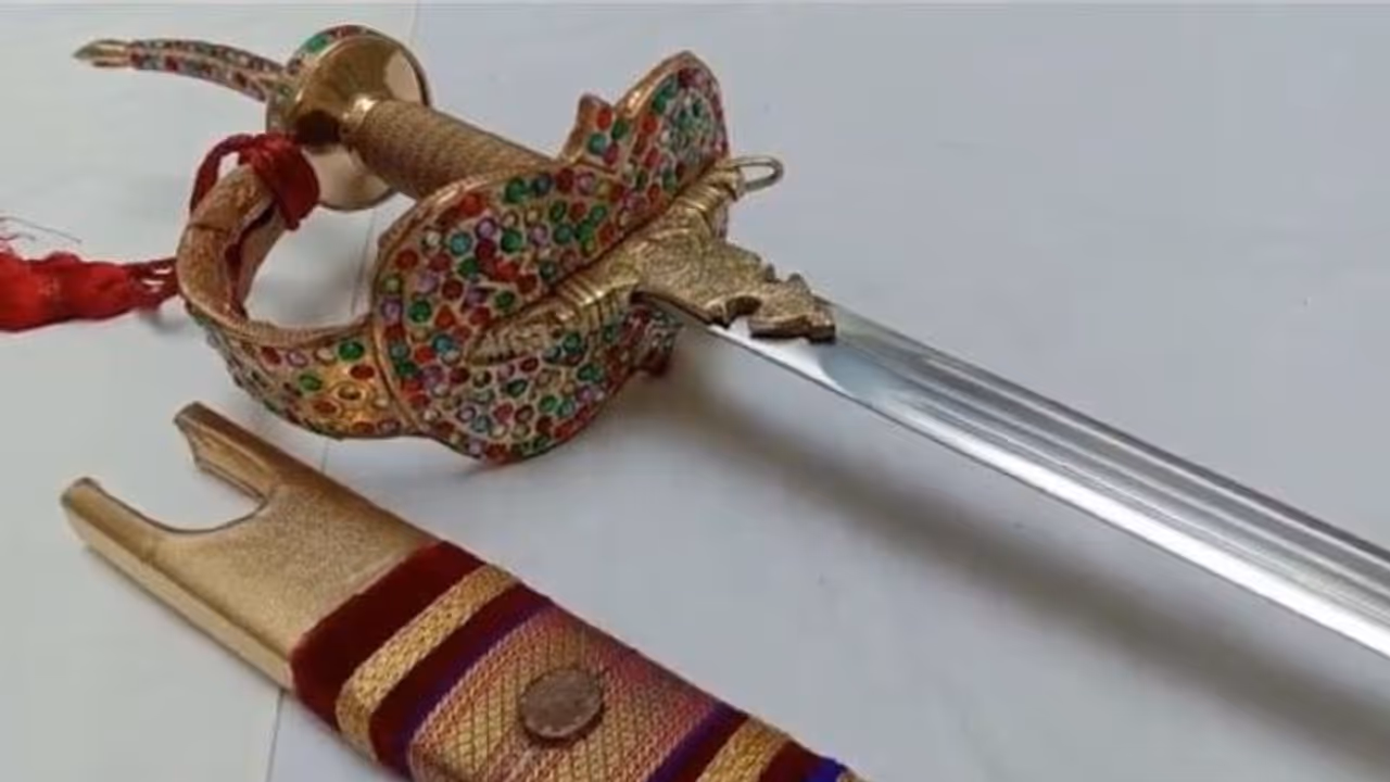 छत्रपति शिवाजी के पास कितनी तलवारें थी, क्या थे उनके नाम, कहां हैं इन दिनों और क्या है इंग्लैंड से कनेक्शन छत्रपति शिवाजी के पास कितनी तलवारें थी, क्या थे उनके नाम, कहां हैं इन दिनों और क्या है इंग्लैंड से कनेक्शन