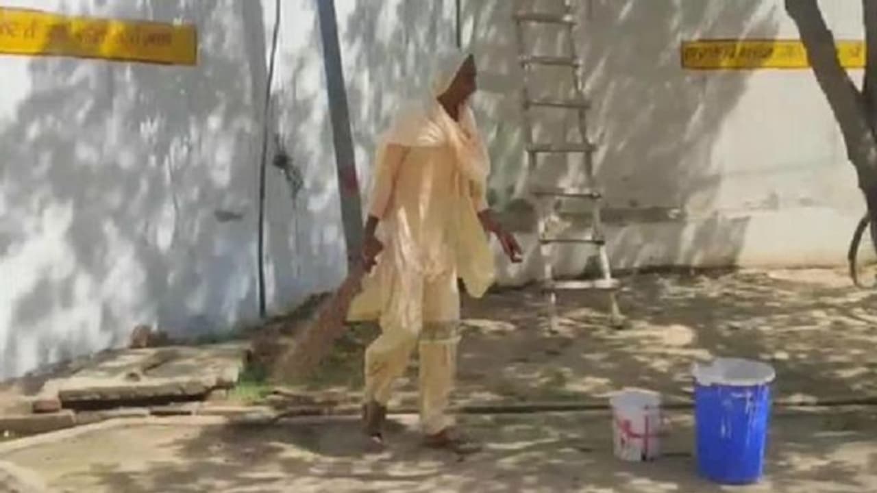 स्कूल की सफाईकर्मी हैं पंजाब के पूर्व सीएम चन्नी को हराने वाले आप विधायक लाभ सिंह की मां, पिता करते हैं मजदूरी स्कूल की सफाईकर्मी हैं पंजाब के पूर्व सीएम चन्नी को हराने वाले आप विधायक लाभ सिंह की मां, पिता करते हैं मजदूरी