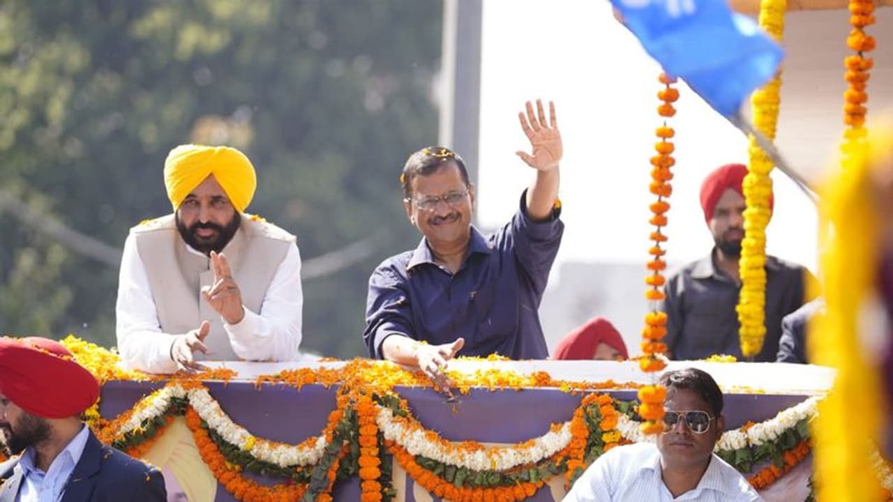 आज हिमाचल में लगेगा सियासत का तड़का : चुनावी शंखनाद करने पहुंच रहे अरविंद केजरीवाल, भाजपा ने रच दिया चक्रव्यूह आज हिमाचल में लगेगा सियासत का तड़का : चुनावी शंखनाद करने पहुंच रहे अरविंद केजरीवाल, भाजपा ने रच दिया चक्रव्यूह