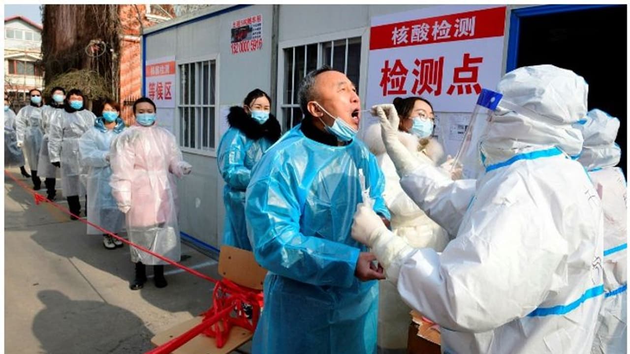 ചൈനയിൽ വീണ്ടും വൻ കൊവിഡ് വ‍ർധന, നഗരങ്ങളിൽ ലോക്ക്ഡൗൺ, സ്കൂളുകളടച്ചു