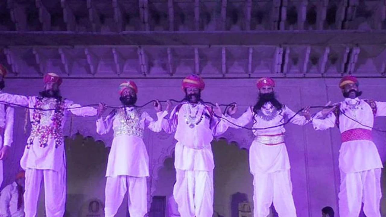 नहीं देखी होंगी इतनी लंबी मूछें: जिनकी लंबाई एक मकान से भी ज्यादा, कलेक्टर मंत्री तक युवक की मूंछ देखकर हैरान नहीं देखी होंगी इतनी लंबी मूछें: जिनकी लंबाई एक मकान से भी ज्यादा, कलेक्टर मंत्री तक युवक की मूंछ देखकर हैरान