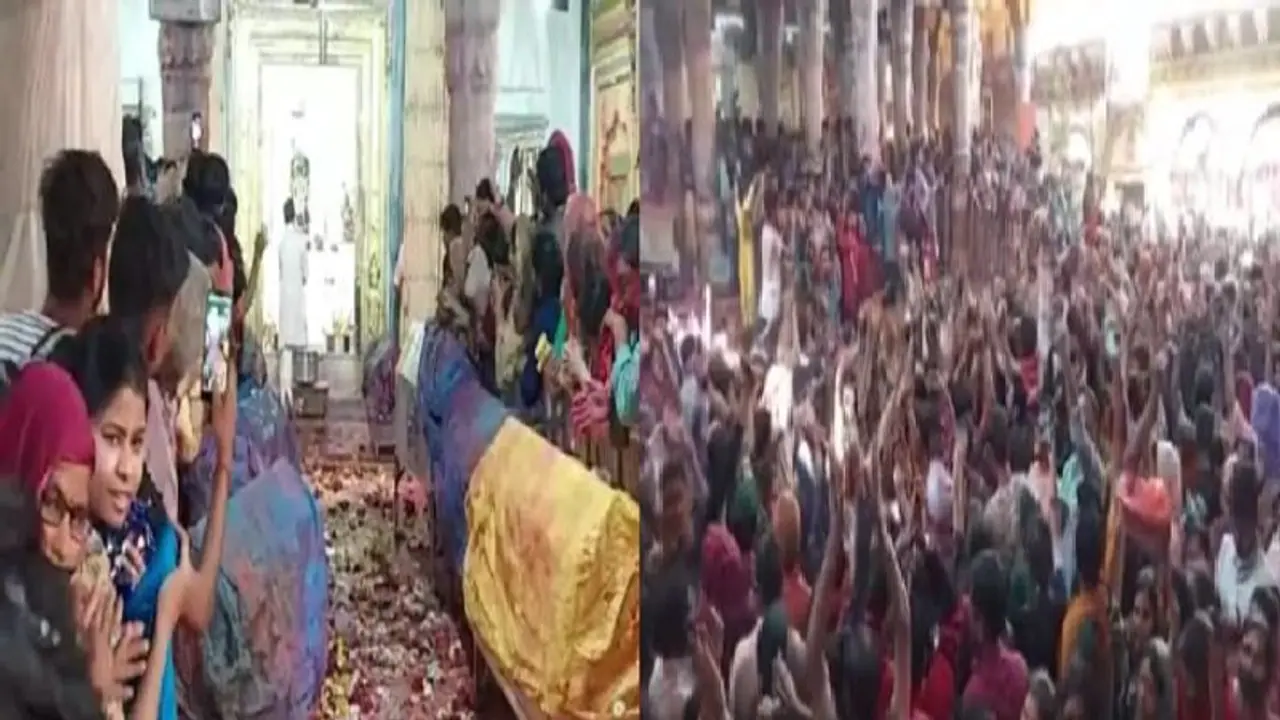 मथुरा के द्वारकाधीश मंदिर में भक्तों ने खूब खेली होली, ढोल की धुन पर झूमे श्रद्धालु मथुरा के द्वारकाधीश मंदिर में भक्तों ने खूब खेली होली, ढोल की धुन पर झूमे श्रद्धालु