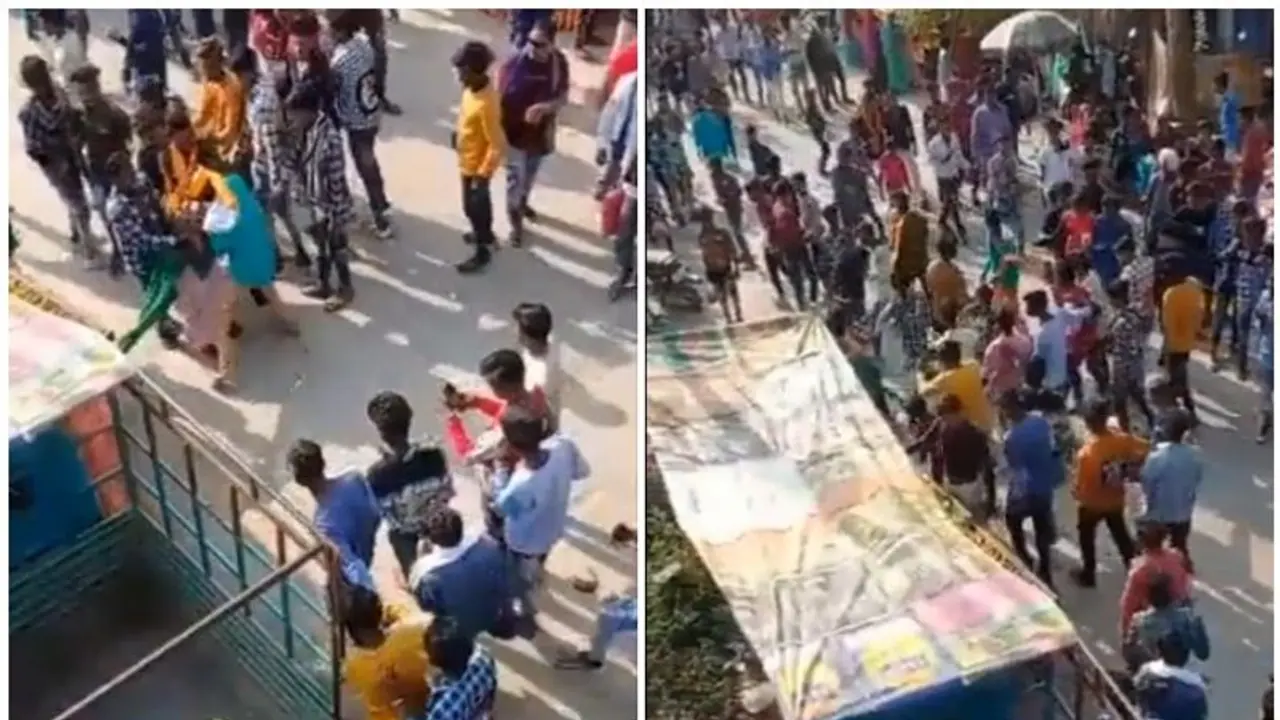 జాతరలో నడి రోడ్డుపై ఇద్దరు అమ్మాయిలపై మూక రాక్షసానందం.. ఒకరి తర్వాత ఒకరు.. వీడియో వైరల్ జాతరలో నడి రోడ్డుపై ఇద్దరు అమ్మాయిలపై మూక రాక్షసానందం.. ఒకరి తర్వాత ఒకరు.. వీడియో వైరల్