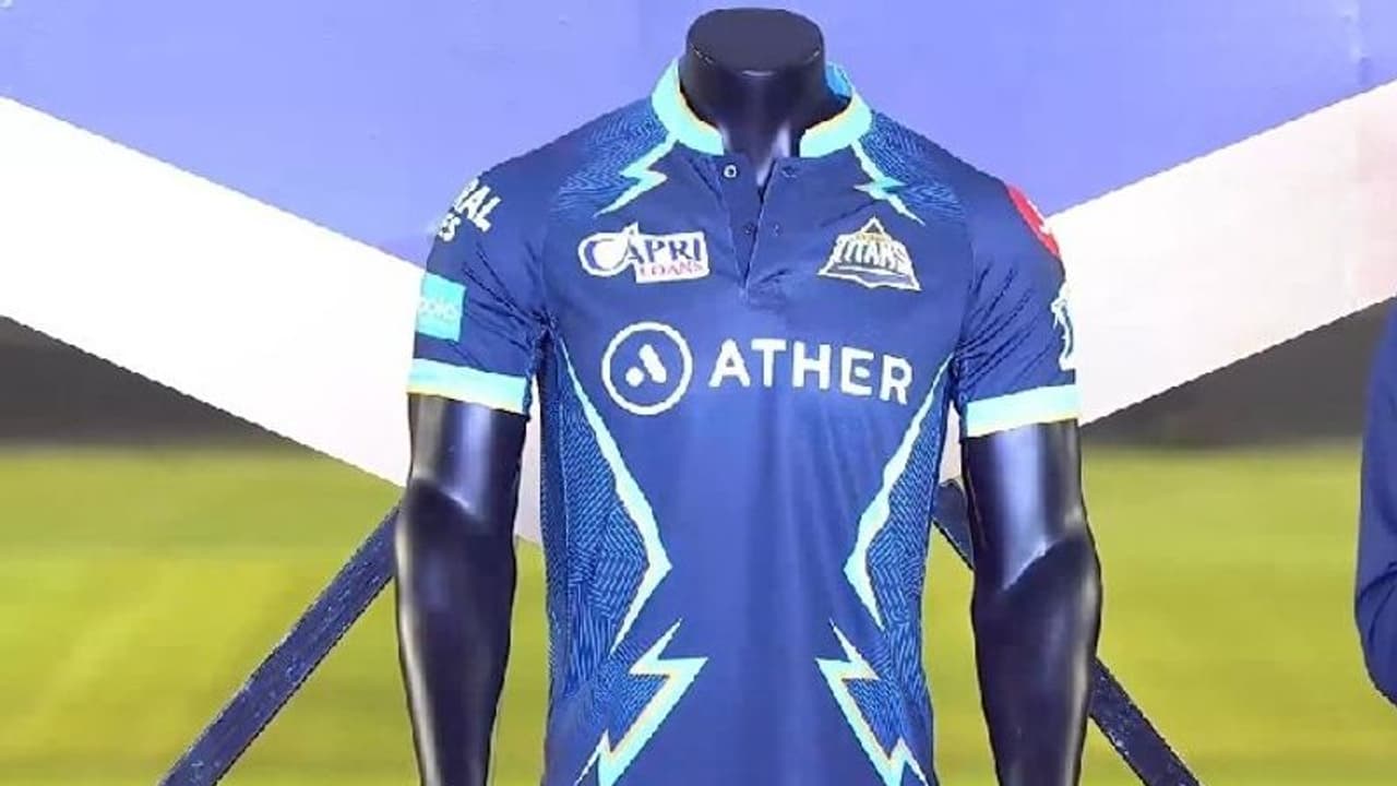 IPL 2022 Update: गुजरात टाइटंस ने नरेंद्र मोदी स्टेडियम में लॉन्च की टीम की जर्सी, ये बड़ी हस्तियां रहीं मौजूद