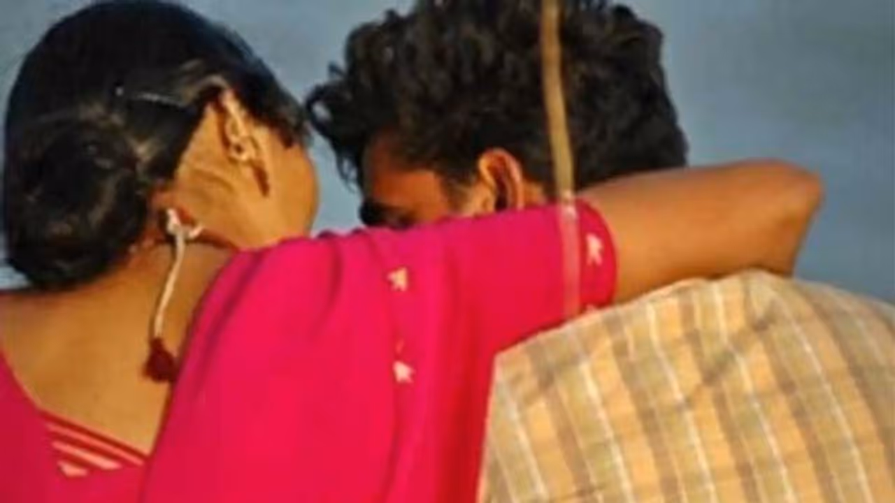 கட்டிலில் கட்டிபுரண்டு கள்ளக்காதலனுடன் மனைவி உல்லாசம்.. நேரில் பார்த்த கணவர்.. இறுதியில் நடந்தது என்ன?