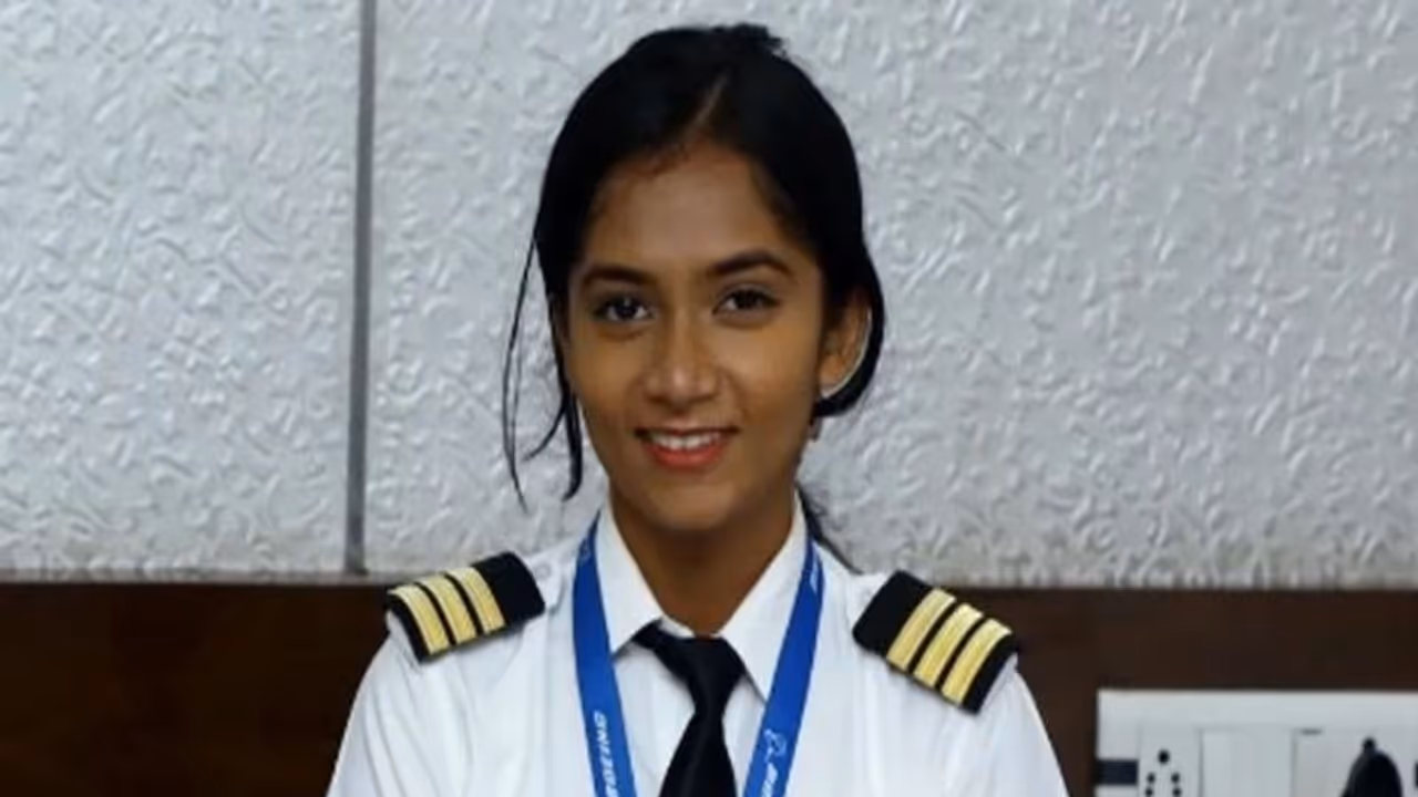 देश की सबसे युवा पायलट: 11 महीने में कोर्स किया, लोन नहीं मिलने पर पिता ने बेची जमीन, जानें संघर्ष की कहानी