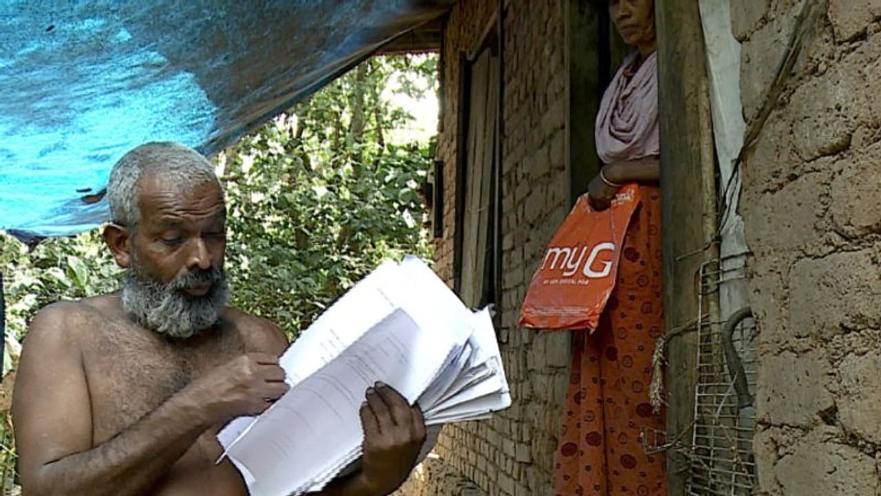 വ്യാജ രേഖ ചമച്ച് സഹോദരന്മാർ ഭൂമി ഭാര്യമാരുടെ പേരിലേക്ക് മാറ്റി; നീതി തേടി ഓഫീസുകൾ കയറിയിറങ്ങി ജയകുമാർ വ്യാജ രേഖ ചമച്ച് സഹോദരന്മാർ ഭൂമി ഭാര്യമാരുടെ പേരിലേക്ക് മാറ്റി; നീതി തേടി ഓഫീസുകൾ കയറിയിറങ്ങി ജയകുമാർ