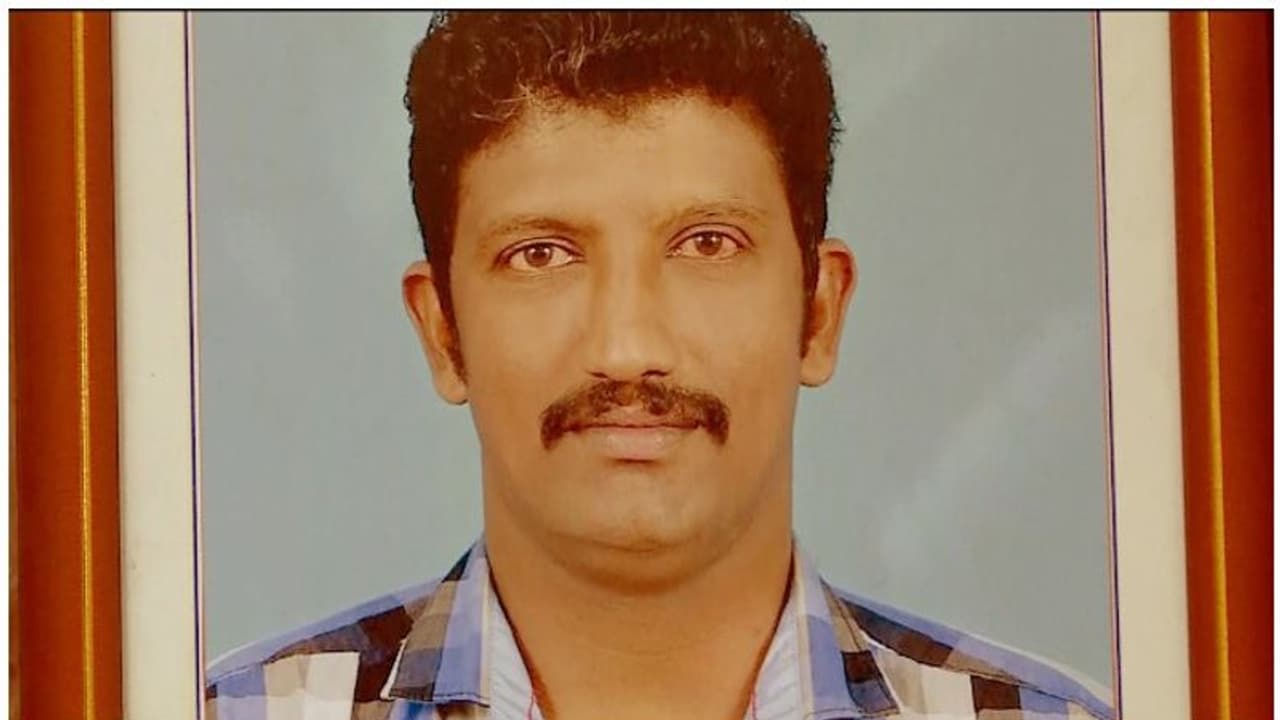 Thiruvallam Custodial Death : പൊലീസ് മര്ദ്ദിച്ചിട്ടില്ലെന്ന് സുരേഷിനൊപ്പം അറസ്റ്റിലായവരുടെ മൊഴി Thiruvallam Custodial Death : പൊലീസ് മര്ദ്ദിച്ചിട്ടില്ലെന്ന് സുരേഷിനൊപ്പം അറസ്റ്റിലായവരുടെ മൊഴി