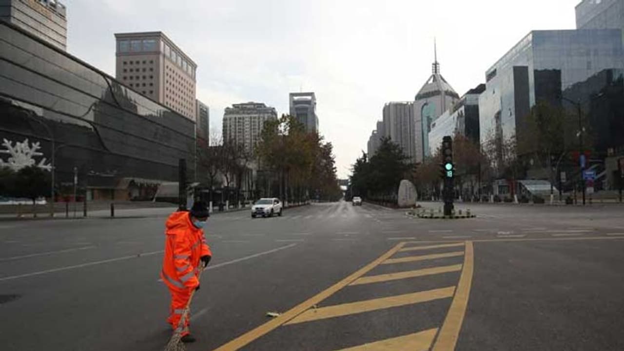 சீனாவில் மீண்டும் கோரத்தாண்டவம் ஆடும் கொரோனா.. கடும் ஊரடங்கு அமல்.. பீதியில் உலக நாடுகள்..! சீனாவில் மீண்டும் கோரத்தாண்டவம் ஆடும் கொரோனா.. கடும் ஊரடங்கு அமல்.. பீதியில் உலக நாடுகள்..!