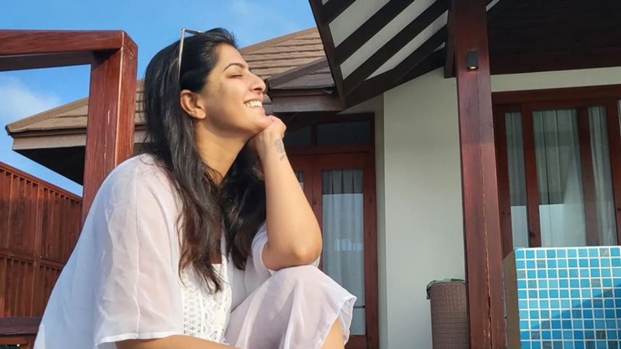 வாவ் வேற லெவலில் உருமாறிய வரலட்சுமி சரத்குமார்..வைரலாகும் நியூ லுக் வாவ் வேற லெவலில் உருமாறிய வரலட்சுமி சரத்குமார்..வைரலாகும் நியூ லுக்