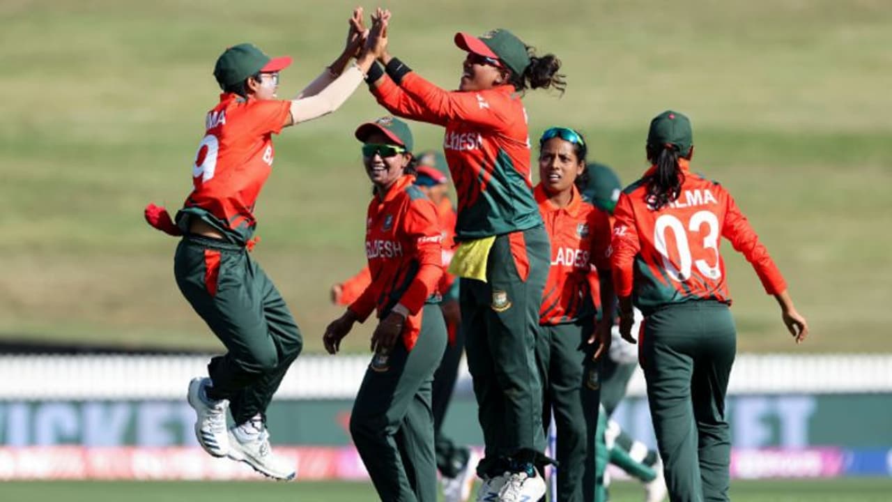 ICC Women' World Cup: చరిత్ర సృష్టించిన బంగ్లాదేశ్.. కీలక మ్యాచులో పాక్ ఓటమి.. టోర్నీ నుంచి ఔట్..!