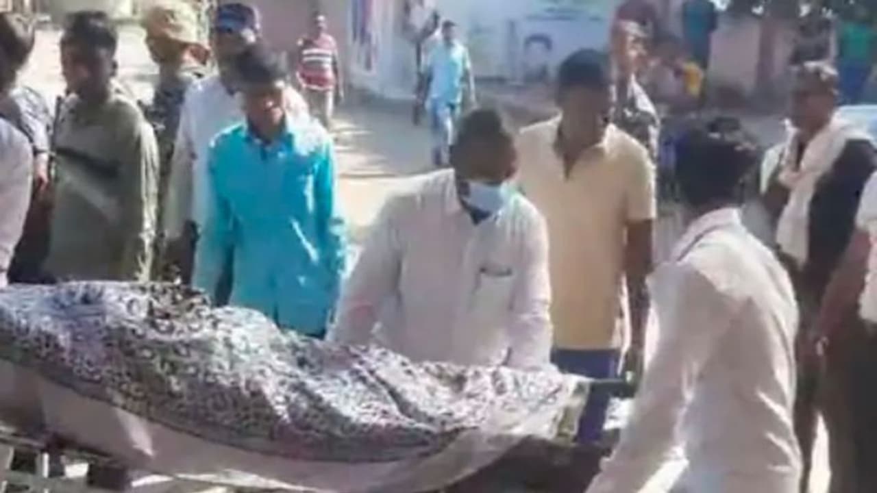 छत्तीसगढ़ में जारी है नक्सलियों की कायराना हरकत, फिर किया भयानक धमाका और एक जवान के उड़ा दिए चिथड़े छत्तीसगढ़ में जारी है नक्सलियों की कायराना हरकत, फिर किया भयानक धमाका और एक जवान के उड़ा दिए चिथड़े