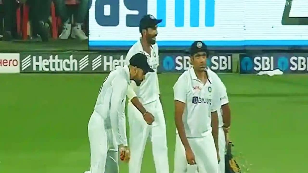 विराट कोहली ने की जसप्रीत बुमराह की नकल, खिलखिताते नजर आए साथी खिलाड़ी, आप भी देखकर नहीं रोक पाएंगे हंसी