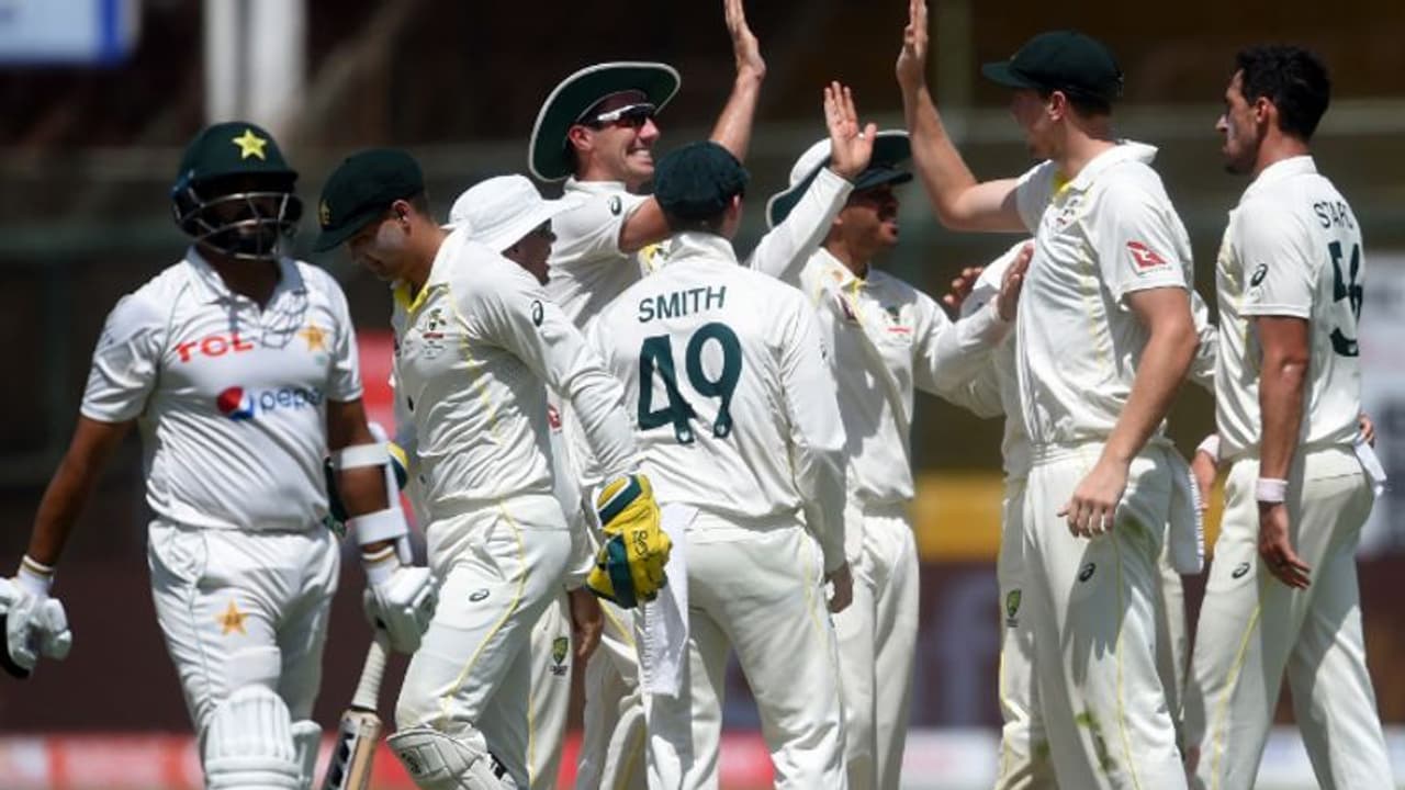 Pak vs Aus: పాక్ ఎదుట భారీ లక్ష్యం.. వికెట్ల వేట ప్రారంభించిన ఆసీస్.. కరాచీ కథ ఎటువైపో..? Pak vs Aus: పాక్ ఎదుట భారీ లక్ష్యం.. వికెట్ల వేట ప్రారంభించిన ఆసీస్.. కరాచీ కథ ఎటువైపో..?