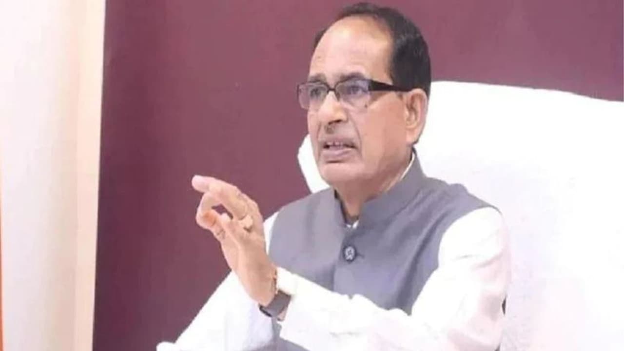 CM शिवराज ने चला मास्टर स्ट्रोक: लिए ऐसे फैसले जिससे लाखों लोगों के चेहरे पर आई खुशी, विपक्ष बोला सब चुनावी