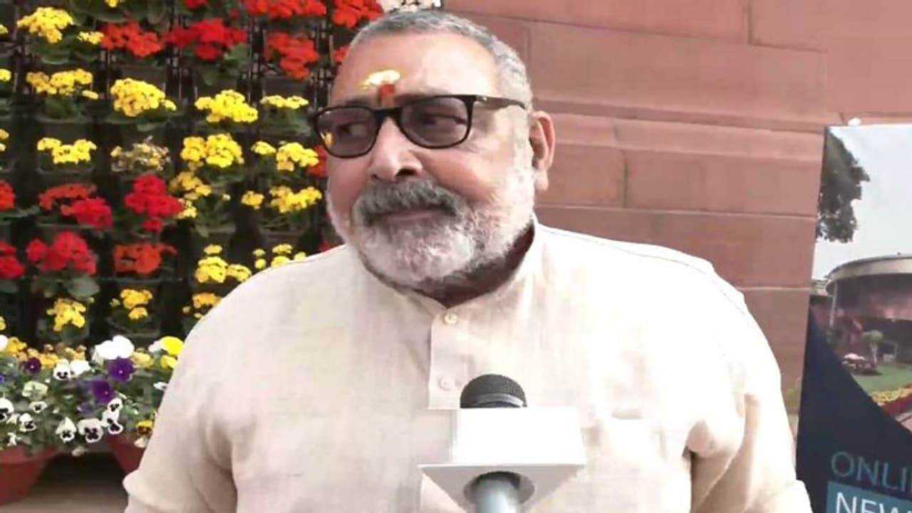 గాంధీని గాడ్సే చంపినా.. ఈ దేశ కుమారుడే, కానీ ఔరంగజేబులా ఆక్రమణదారుడు కాదు   బీజేపీ నేత గిరిరాజ్ సింగ్
