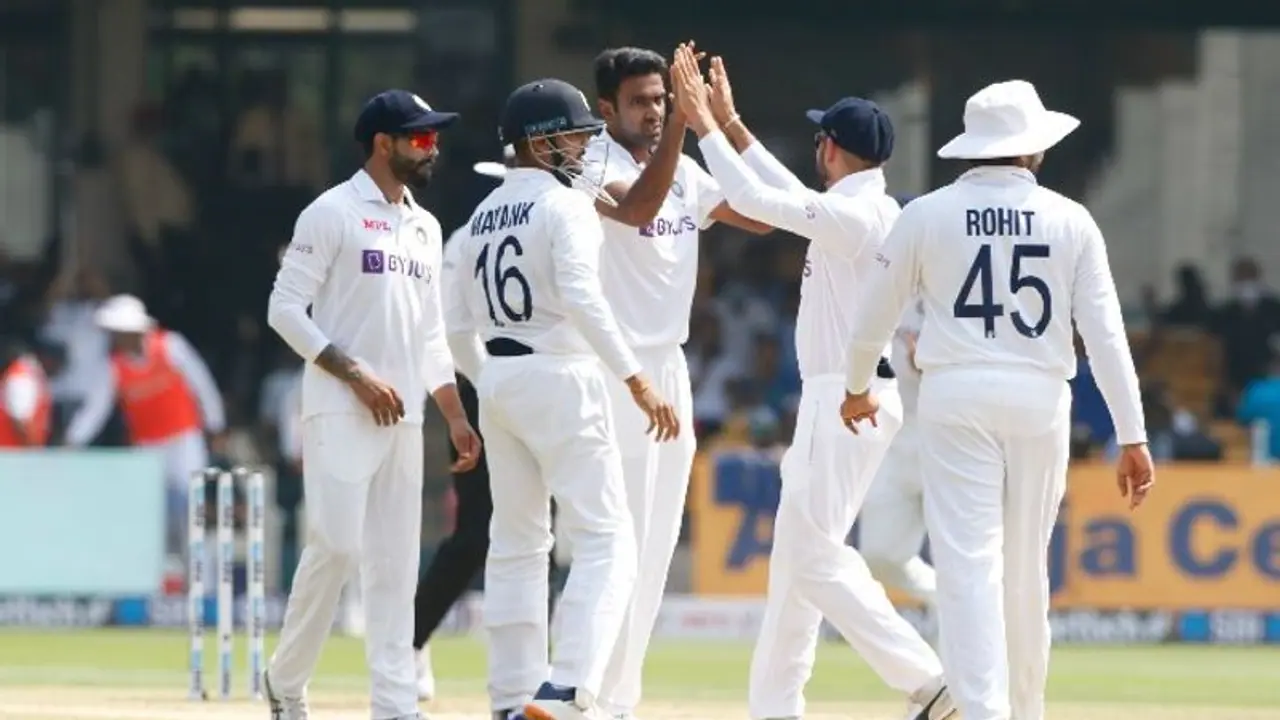 From IPL teams to cricket pundits wishes pour in as India bags 15th consecutive home series win